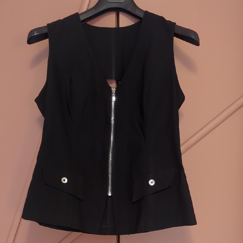 3/$20 Artex Fashions - Zipper Top - M